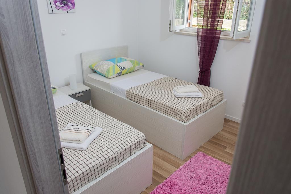 Apartment Gamma With Hydromassage Mini Pool Near Split Žrnovnica Exterior foto