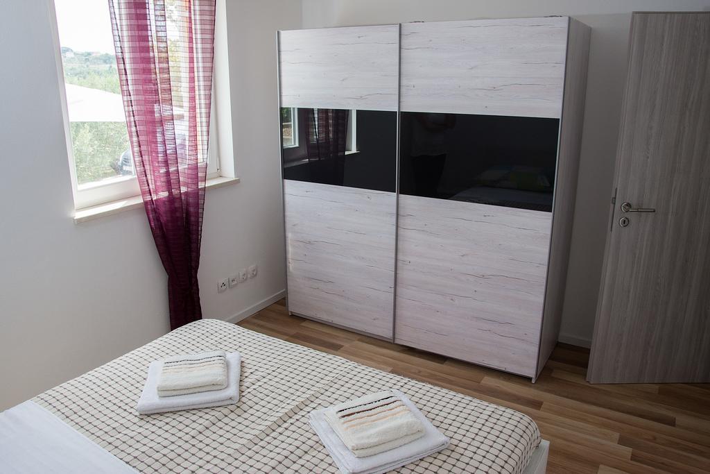 Apartment Gamma With Hydromassage Mini Pool Near Split Žrnovnica Exterior foto
